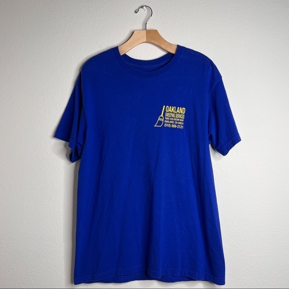 CHINATOWN MARKET Warriors Sweeping Services Tee